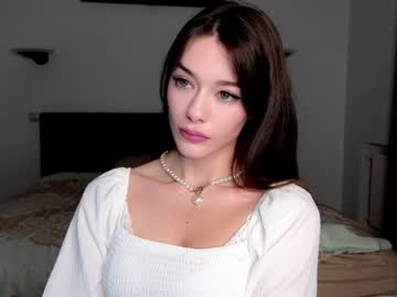 girl
        predatory_eyes cam image #3423107