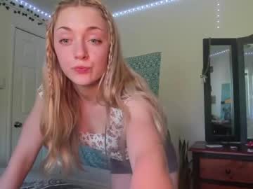 girl
        justpiper cam image #4268206