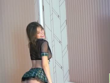 girl
        nelliecross cam image #131579