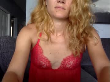 girl
        offwithherhead96 cam image #2193127