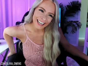 girl
        oliviaowens cam image #2108663