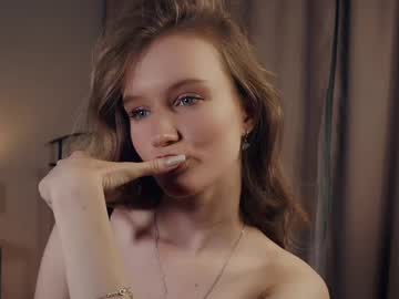 girl
        rowenacroyle cam image #6122369