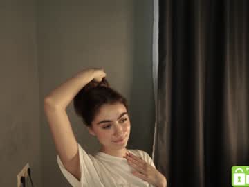 girl
        tessarosse_ cam image #1443945