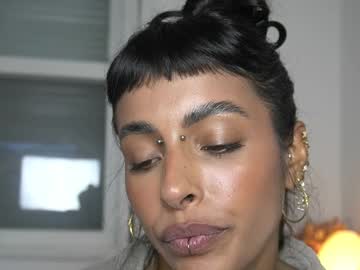 girl
        kaligray10 cam image #6872615
