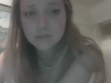 girl
        molly_witha_chancexo cam image #1746220