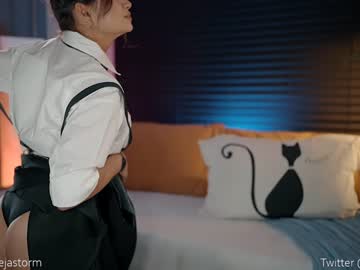 girl
        alejastorm cam image #2476480