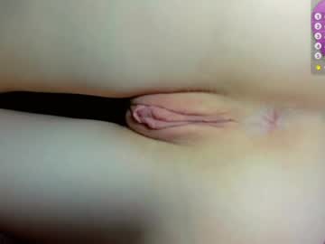 girl
        phoebepaw cam image #4907467