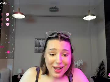 girl Live Cam Girls Love To Strip Naked For Their Viewers with kylieeangel