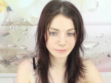 girl
        evacoal cam image #955429