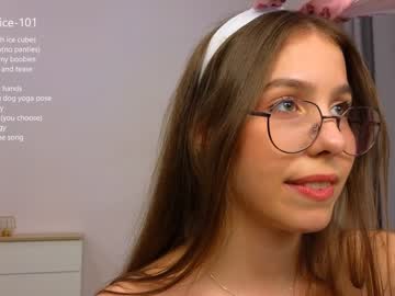 girl
        wanda_robinson cam image #3840285
