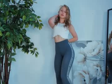 girl
        merciaembry cam image #3355039