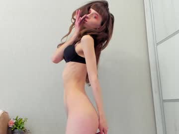 girl
        flowerofsin2001 cam image #1366916