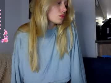 girl
        white_lime cam image #4821633