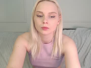 girl
        yummyyseee cam image #826496