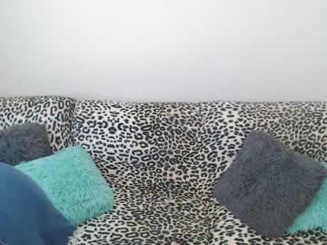 girl
        emerald_kittycat cam image #2543399