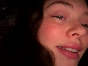 girl
        emersoncane cam image #6729330