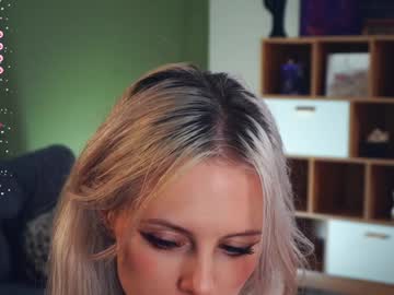 girl
        audreycarvin cam image #4995110