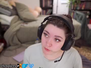 girl
        evelynpiers cam image #4257189