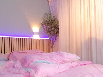 girl
        little_effy18 cam image #3709597