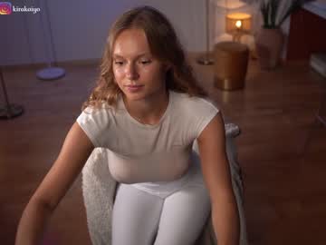 girl
        chillwithkira cam image #2446224
