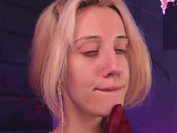 girl
        dreamy_kira cam image #5186865