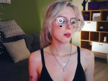 girl
        audreycarvin cam image #4901006