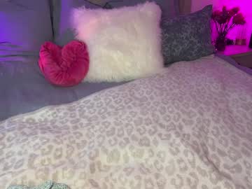 girl
        sarahjonesx cam image #6071836