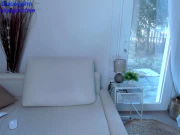 girl
        dulceyjohn cam image #3383223
