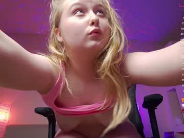 girl
        teeencute cam image #1232133