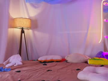girl
        alisia_spinnet cam image #4951229