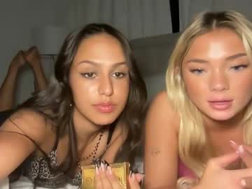 girl
        taylorhaven cam image #5077370