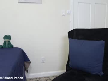 girl
        island_peach cam image #5977579