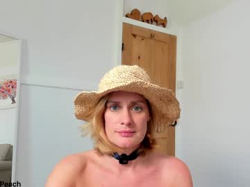 girl
        island_peach cam image #6733189