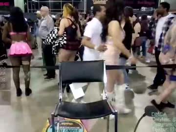 girl
        mayasings cam image #1369679