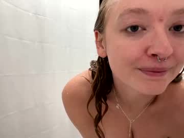 girl
        rosebuds18 cam image #457900