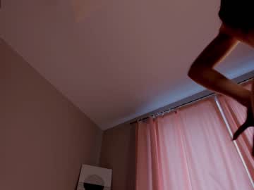 girl
        leahsthetics cam image #3985670