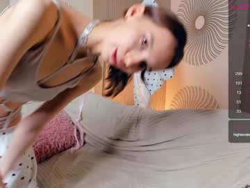 girl
        happiness_call cam image #2094368