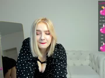girl
        oliviabr0wn cam image #279009