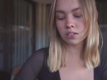 girl
        bibi_it_is cam image #1020746