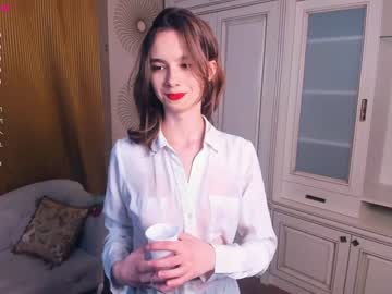 girl
        happiness_call cam image #1174599