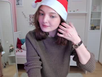 girl
        whereweland cam image #571924