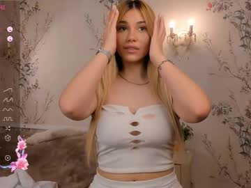 girl
        loraalvey cam image #5059315