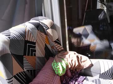 girl
        sebilone cam image #1467527