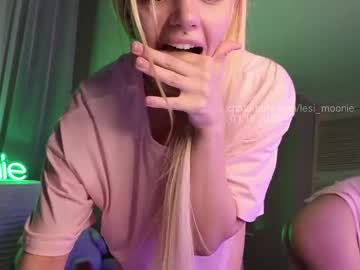 girl
        lesi_moonie cam image #5942471