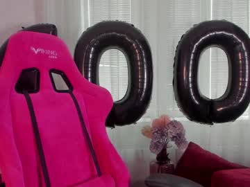 girl
        angelina_new cam image #2189884
