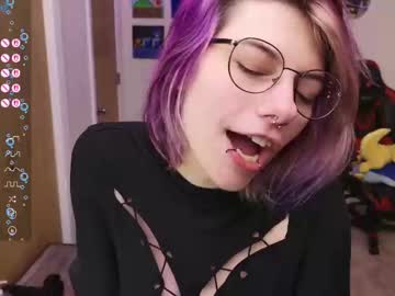 girl
        deadratsoup cam image #6978100