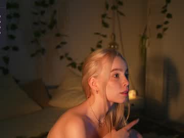 girl
        mother__of__dragons cam image #2739753