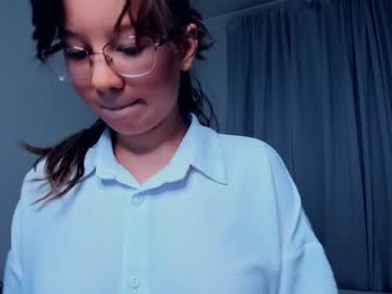 girl
        mysweet_kiss cam image #2662746
