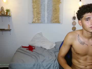 couple Live Cam Girls Love To Strip Naked For Their Viewers with zoey_chris_xes