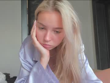 girl
        ari_1_1 cam image #2580393